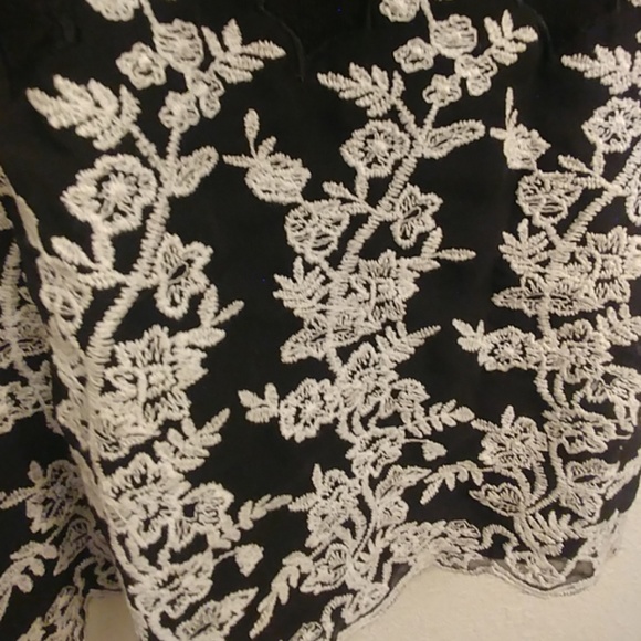 Embroidered tunic or mini - Picture 2 of 3